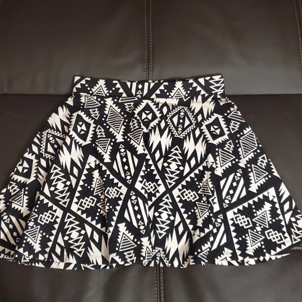 PINK Victoria's Secert Black & White Skater Skirt